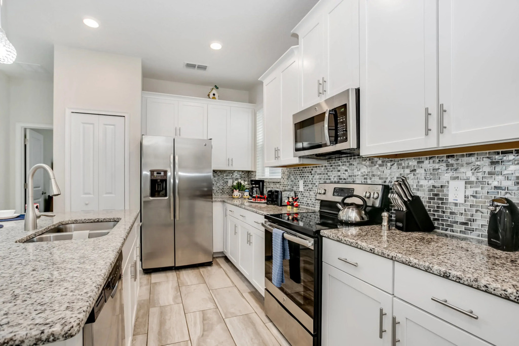 Amazing Storey Lake 5 Bedroom 5 Bathroom 4778Kcc