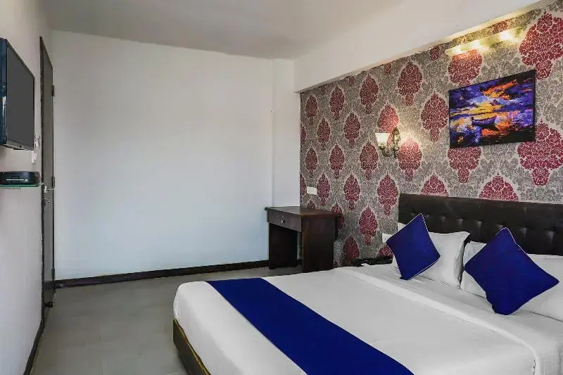 OYO Flagship 24491 Kharadi