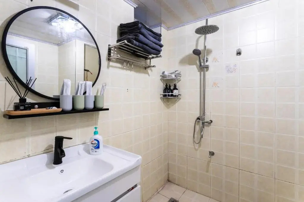 Wuhan Jiangan·Jinyuan World Center· Locals Apartment 00172850