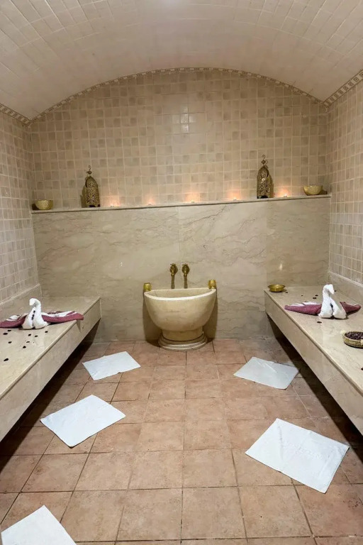 Intouriste Hotel & Suites