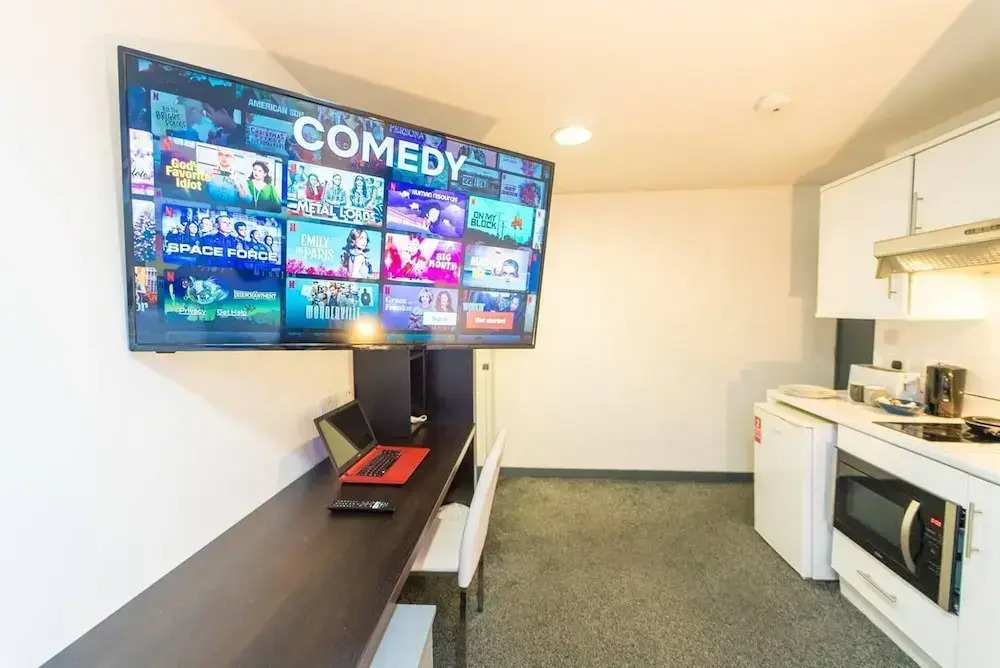 Spacious Comfortable Studio Near the University