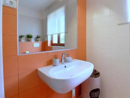Apartment Enrico - Two Bedroom Apartment with Balcony