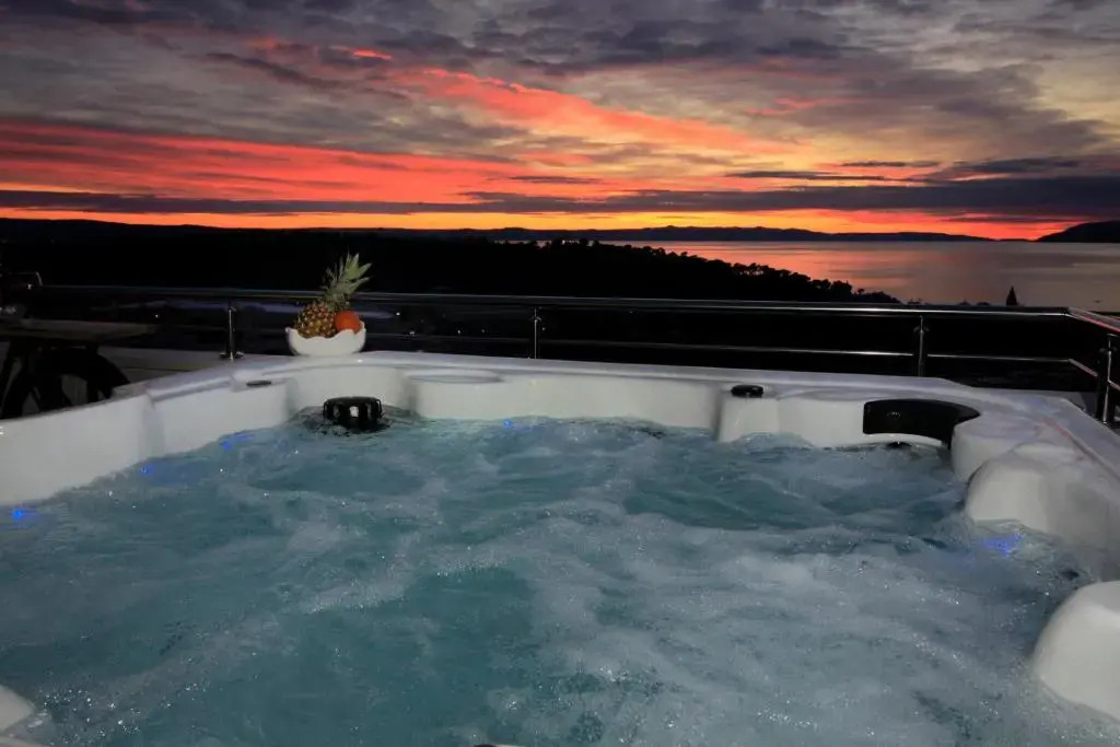 Lux penthouse with beautiful sea and island view 6 + 2