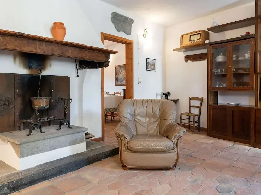 Flat with heated hot tub and shared pool