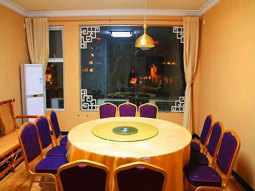 Nanning Hawks Holiday Hotel