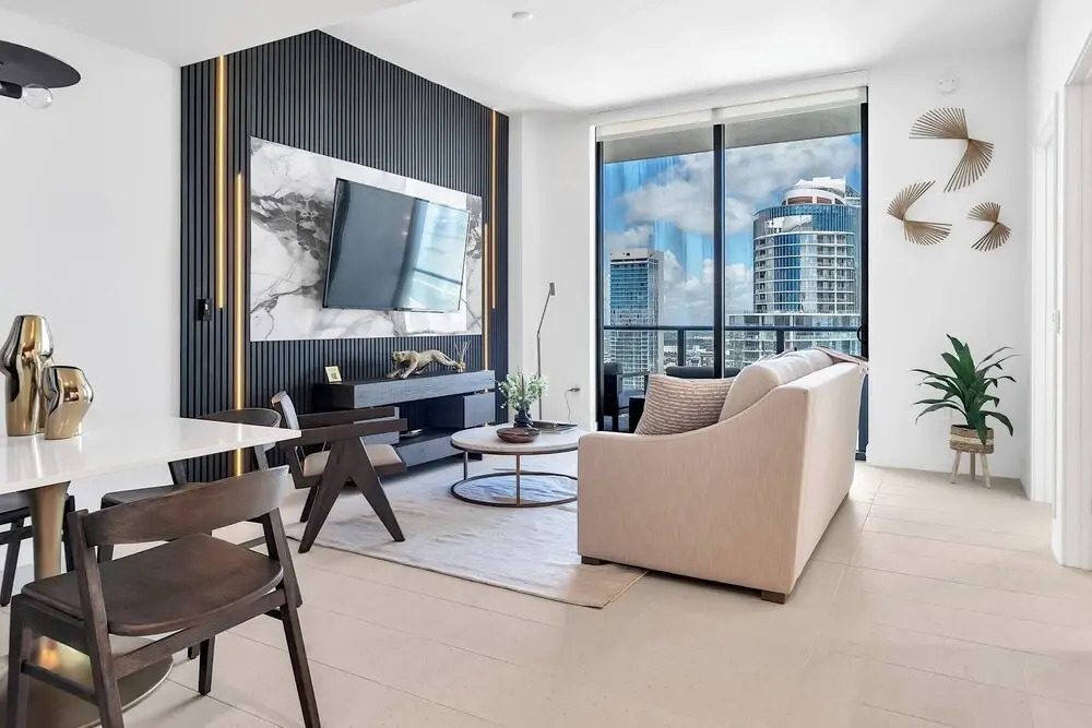 Luxury 1BR Penthouse, Bay & City Views Downtown