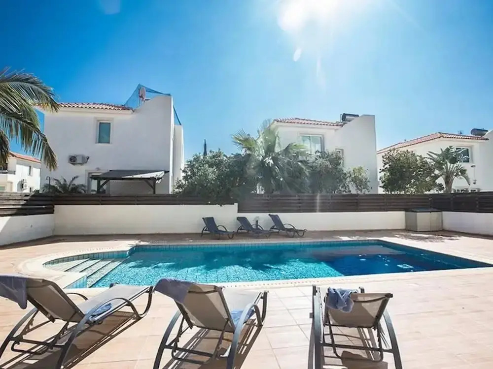 Apt Faye, Beautiful 2bdr Pernera Apartment