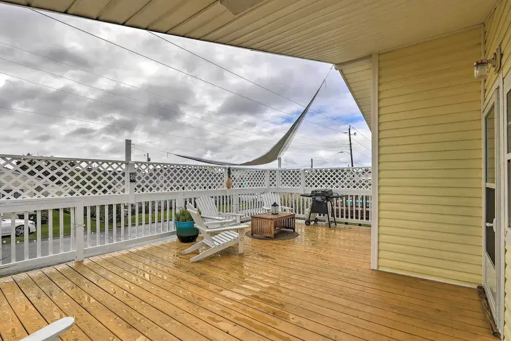 Pet-friendly Townhome, 2 Blocks to Atlantic Beach!