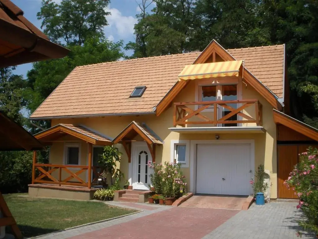 Emilia Apartmanház