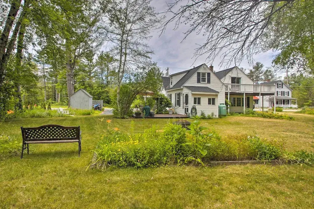 Modern Home ~ 2 Mi to Cranmore Mountain Resort!