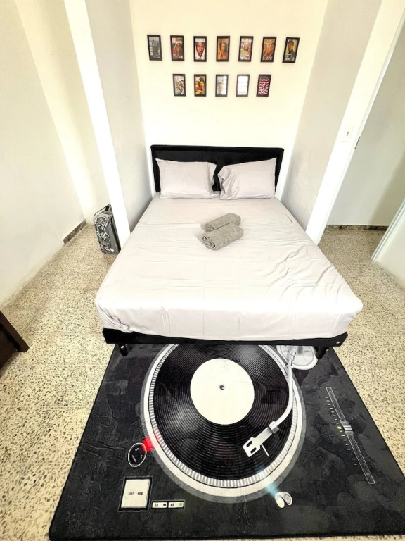 Music 1 Bedroom With Pool,parking Near Airport