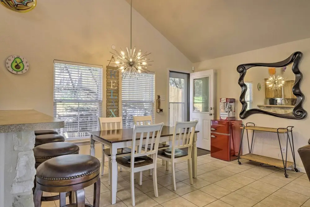 Pet-friendly Home w/ Deck: 1 Mi to Canyon Lake Fun