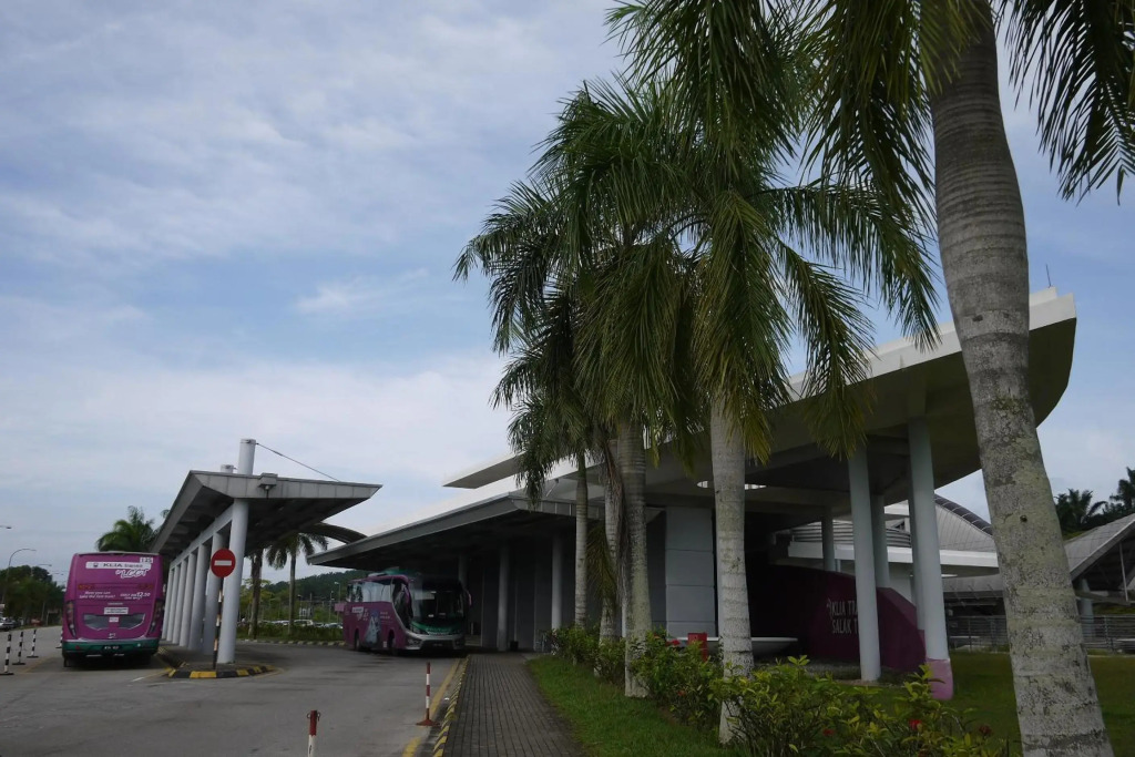 Moon Eleven Hostel Airport Transit - KLIA