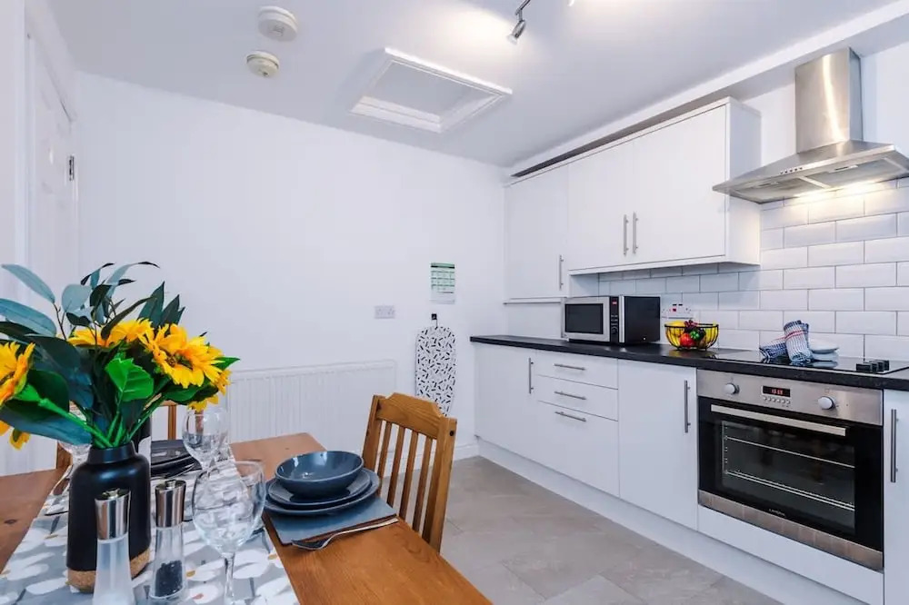 Modern Apartment Ideal for Business Sleeps 3