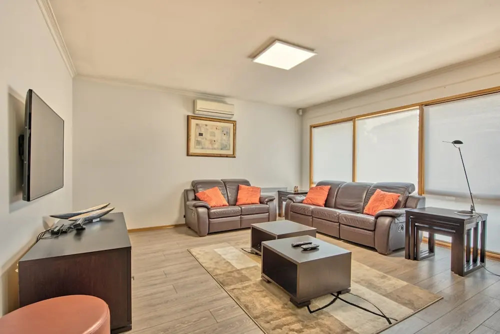 Spacious family home St Kilda