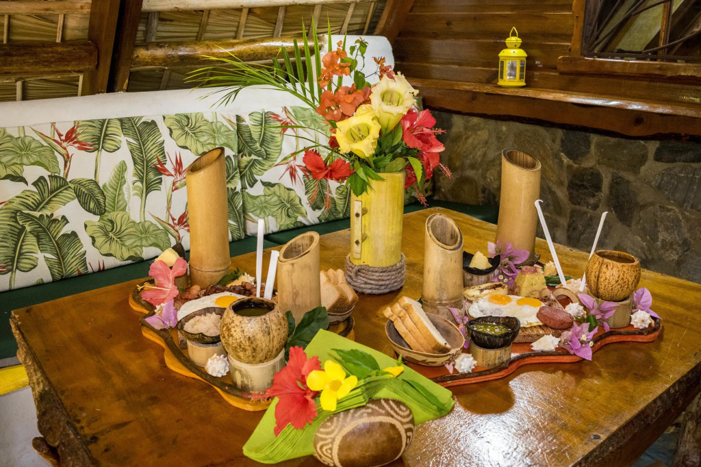 CHALET TROPICAL Hotel & Pool Bar Restaurant