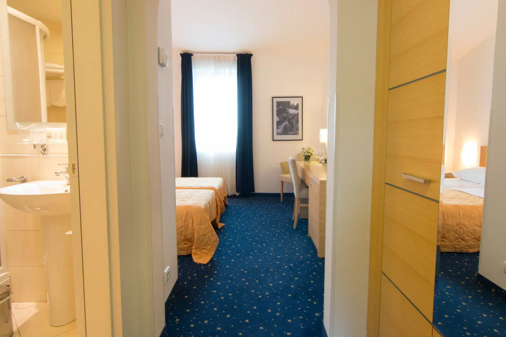 Hotel Blue Star