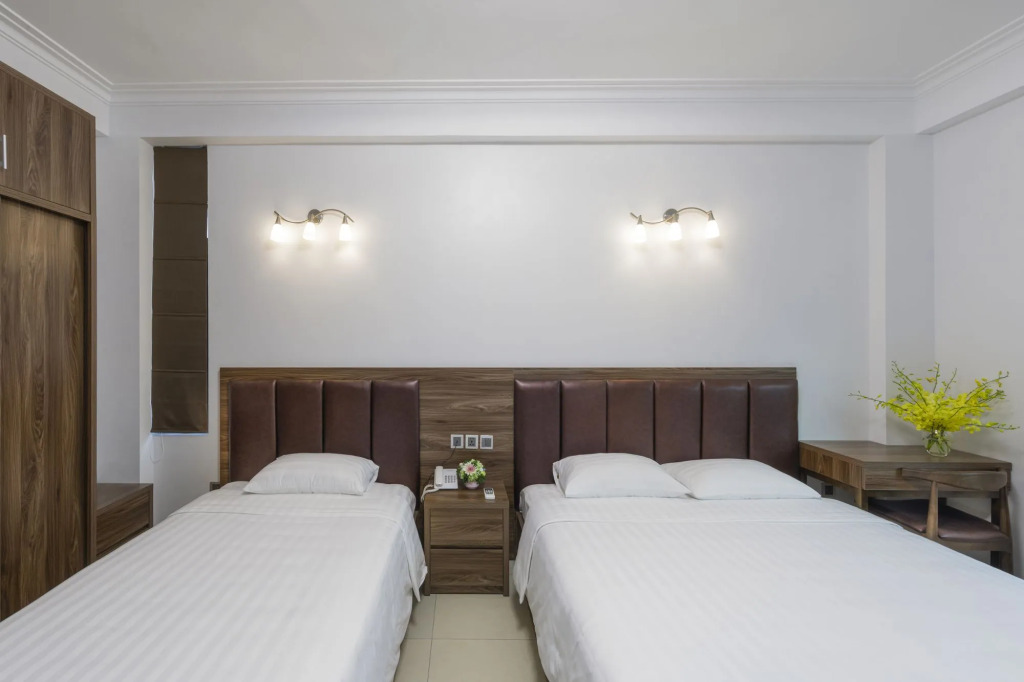 Westlake Tay Ho Hotel 696 Lạc Long Quân