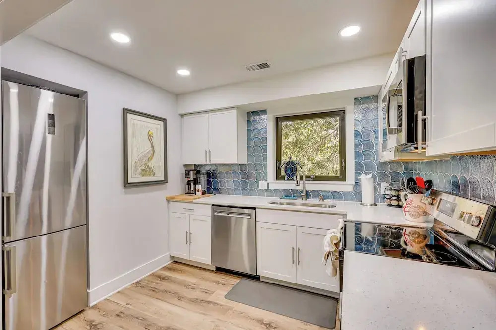 < 1 Mi To Seabrook Island Beach: Sunny Retreat!