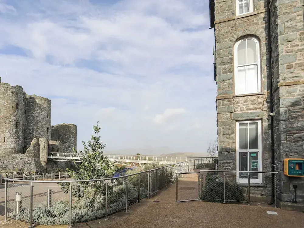 Harlech Apartments - Matholwch