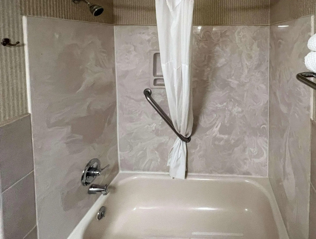 Quality Inn & Suites Grants - I-40