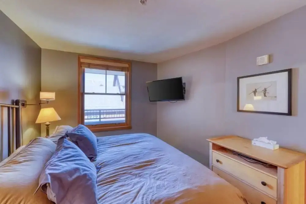 1 Bedroom Mountain Condo In River Run Village With Expansive Mountain Views And Walking Distance To Ski Slopes