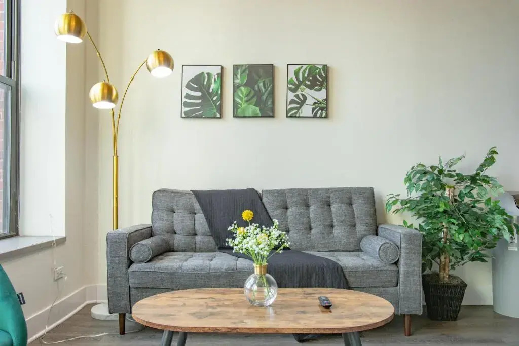 McCormick Place 420 friendly 2br-2ba on Michigan avenue with optional parking for 6 guests