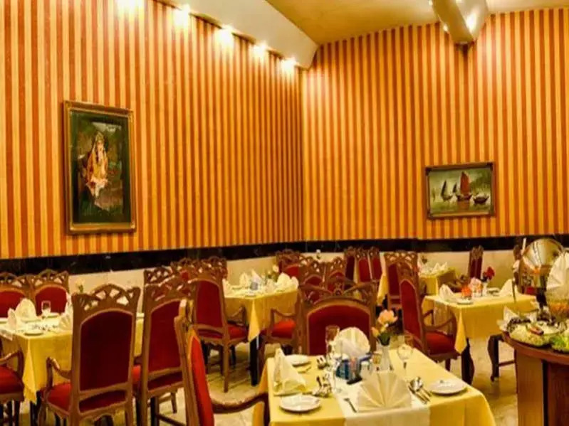 Aryo Barzan Hotel