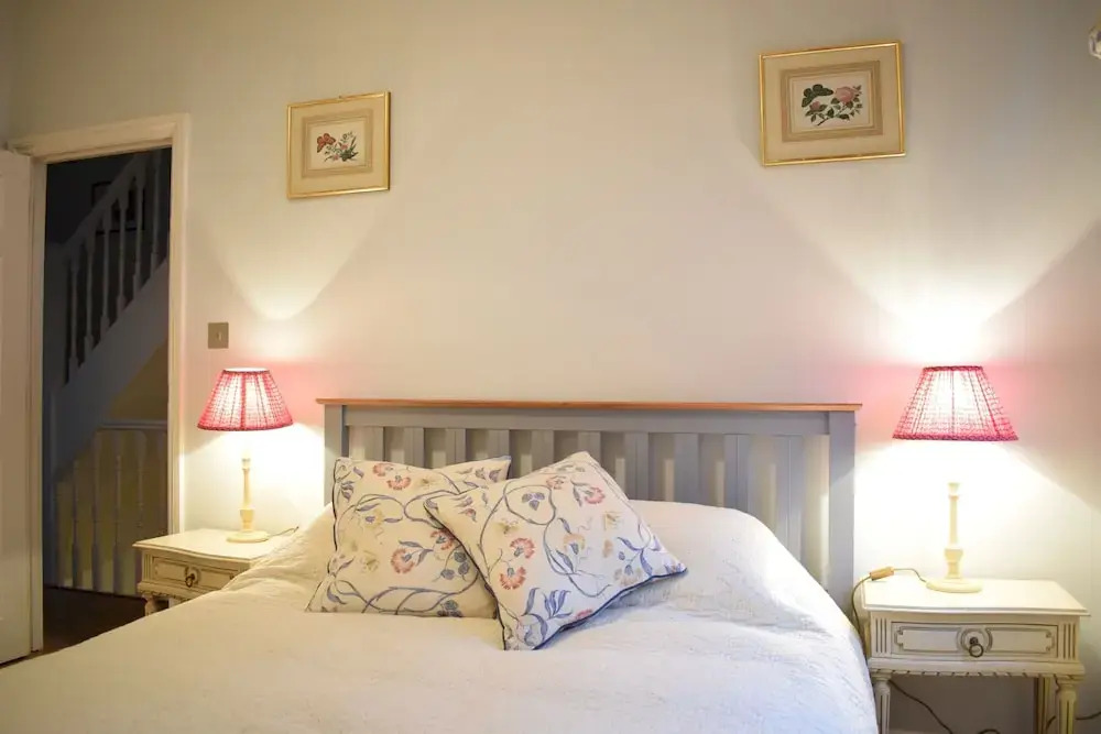 Calm 2 Bed Family Home in Shepherd's Bush