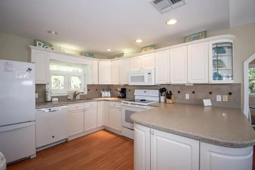 726 Seahorse Rd