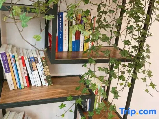 Yinian Hostel