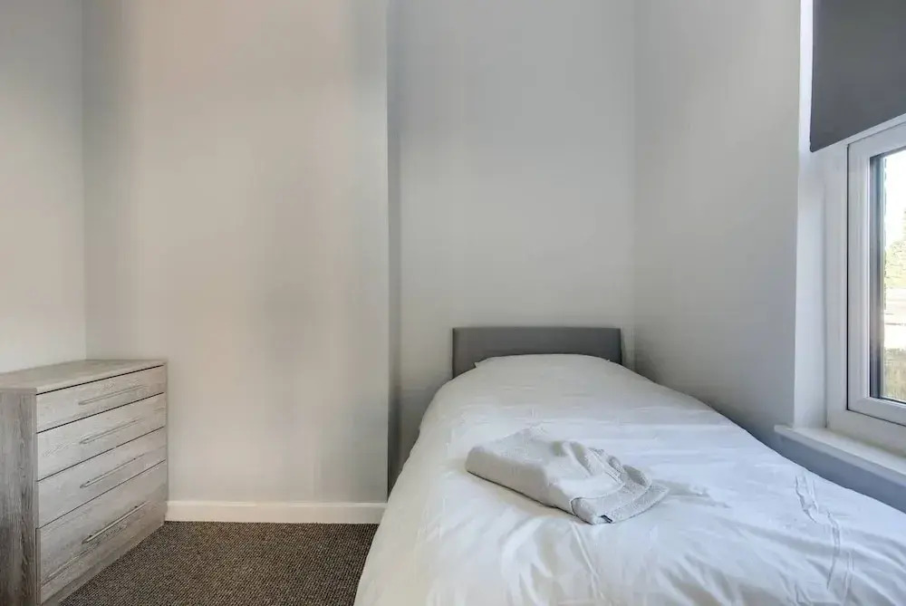 Self Check-In Town House in Barnsley Town Centre