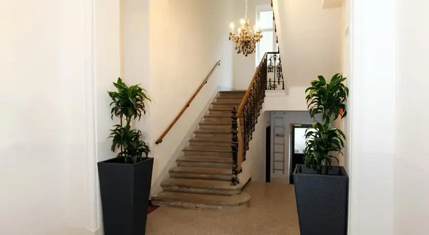 Christiano Apartments
