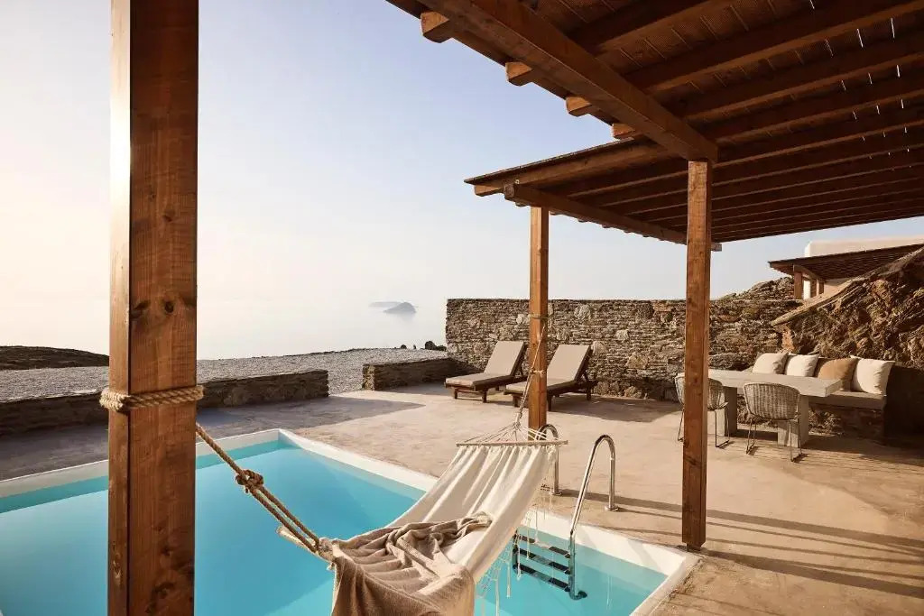 Niva Pool Suites