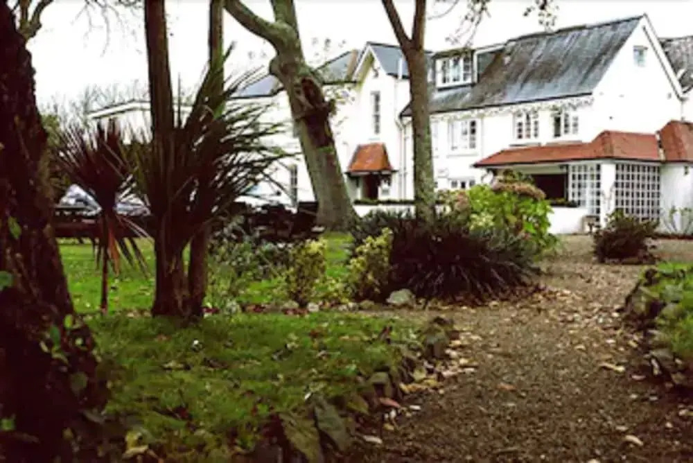 Les Douvres Hotel