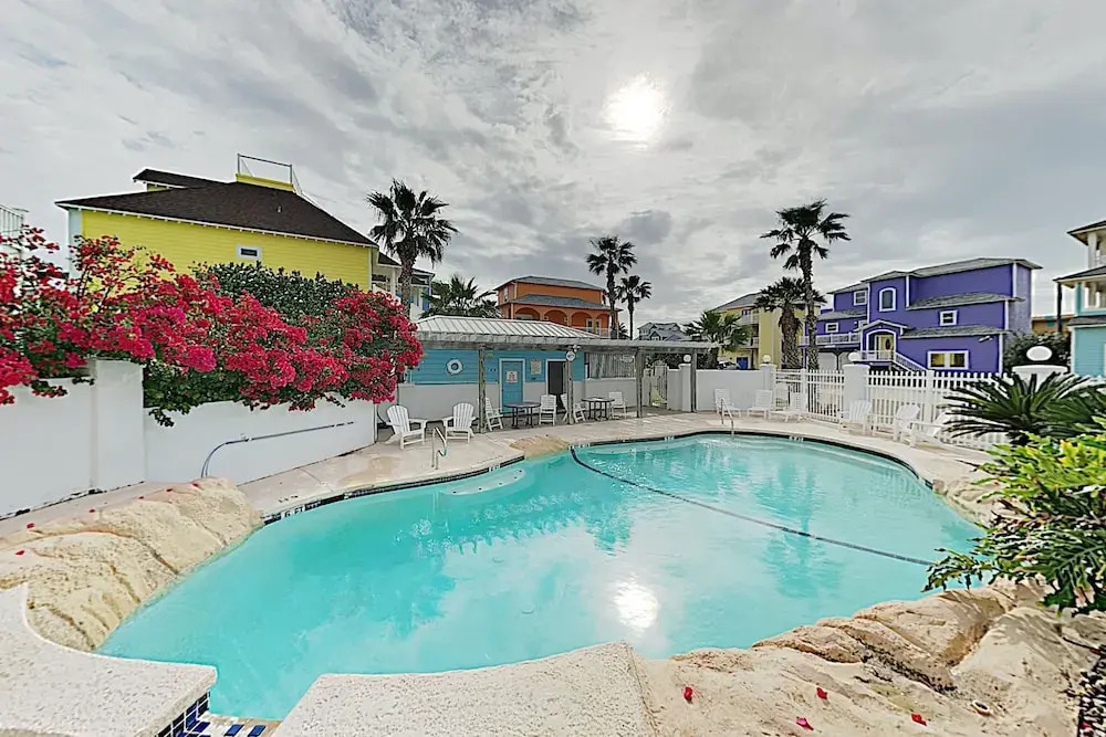 Coastal Getaway - Pool & Gulf Views, Walk To Beach 5 Bedroom Home