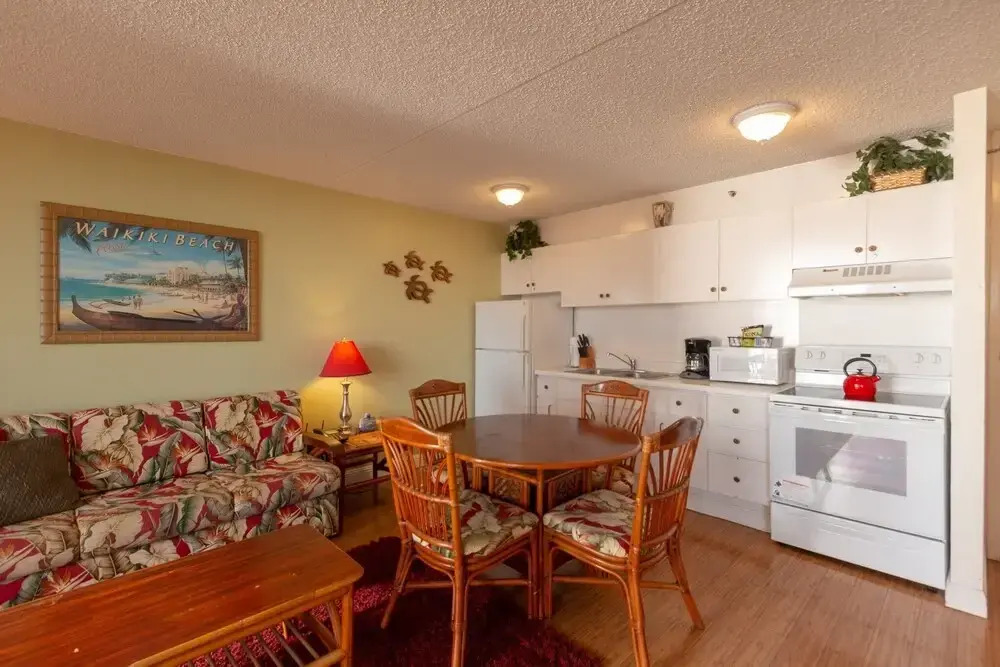 Deluxe Waikiki Banyan Condos - Free Parking & Wifi