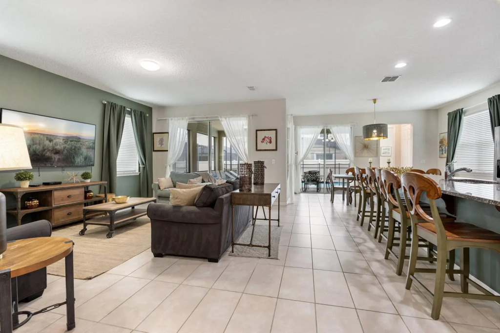 Amazing 6 bedrooms at SOLARA RESORT!