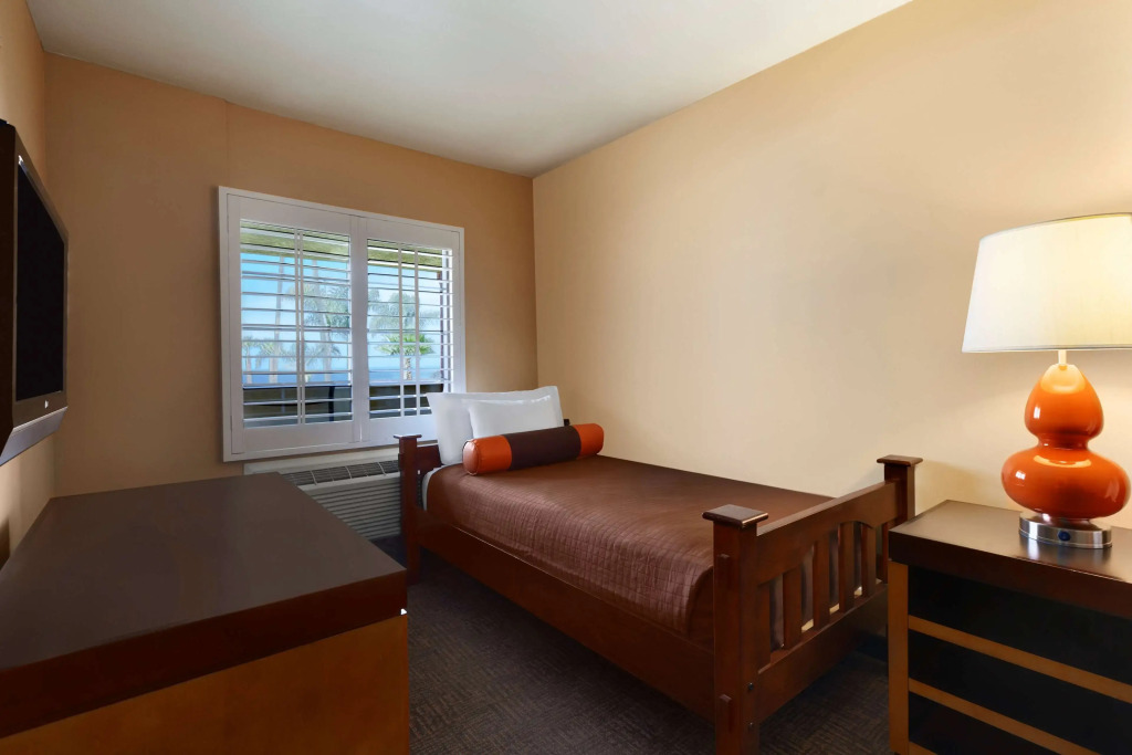 SeaCrest Oceanfront Hotel