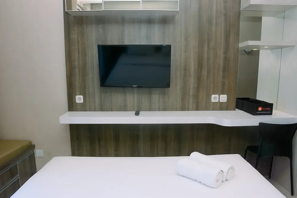 Comfy And Best Deal Studio Room Tifolia Apartment By Travelio