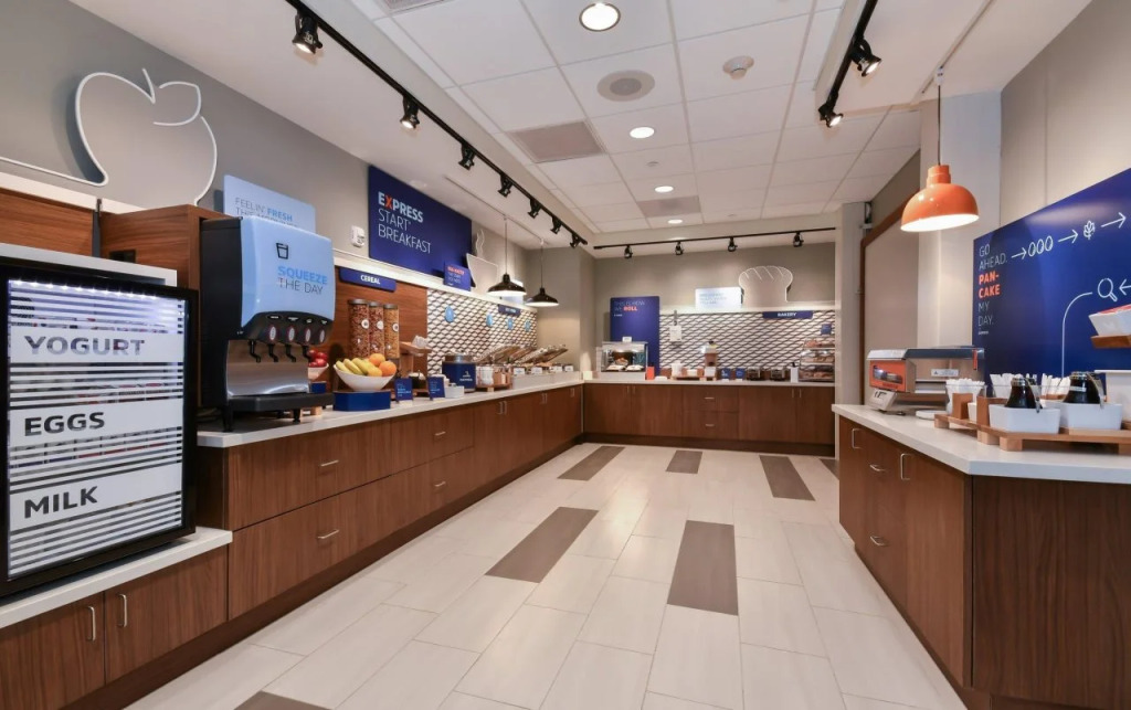 Holiday Inn Express & Suites Charlotte - Ballantyne by IHG