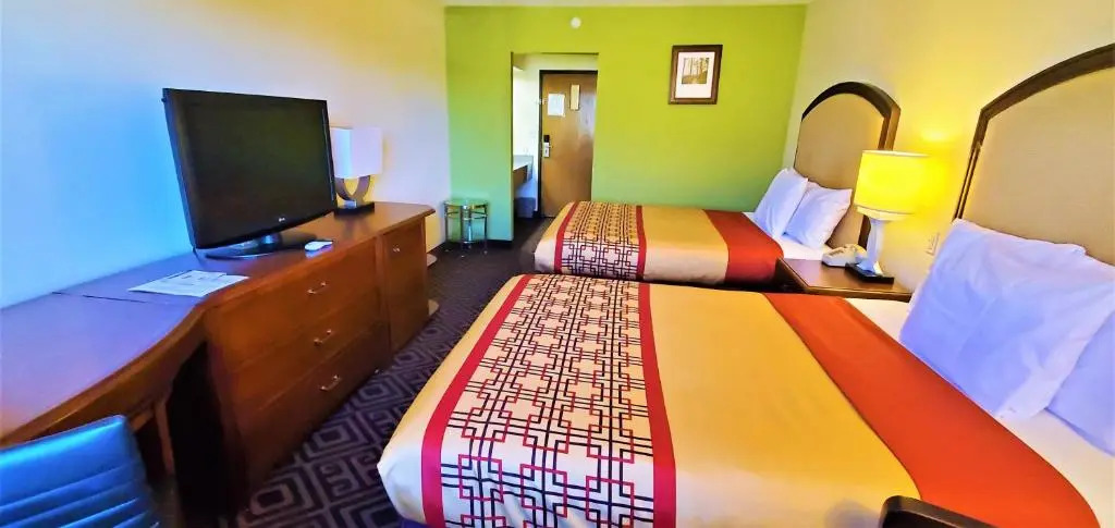 Travel Inn and Suites- Sikeston Miner I-55 exit-67