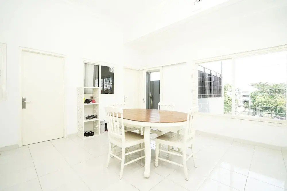 OYO 747 Cipunegara Residence