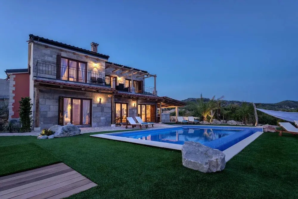 Luxury Villa Ocean Seeker with Pool