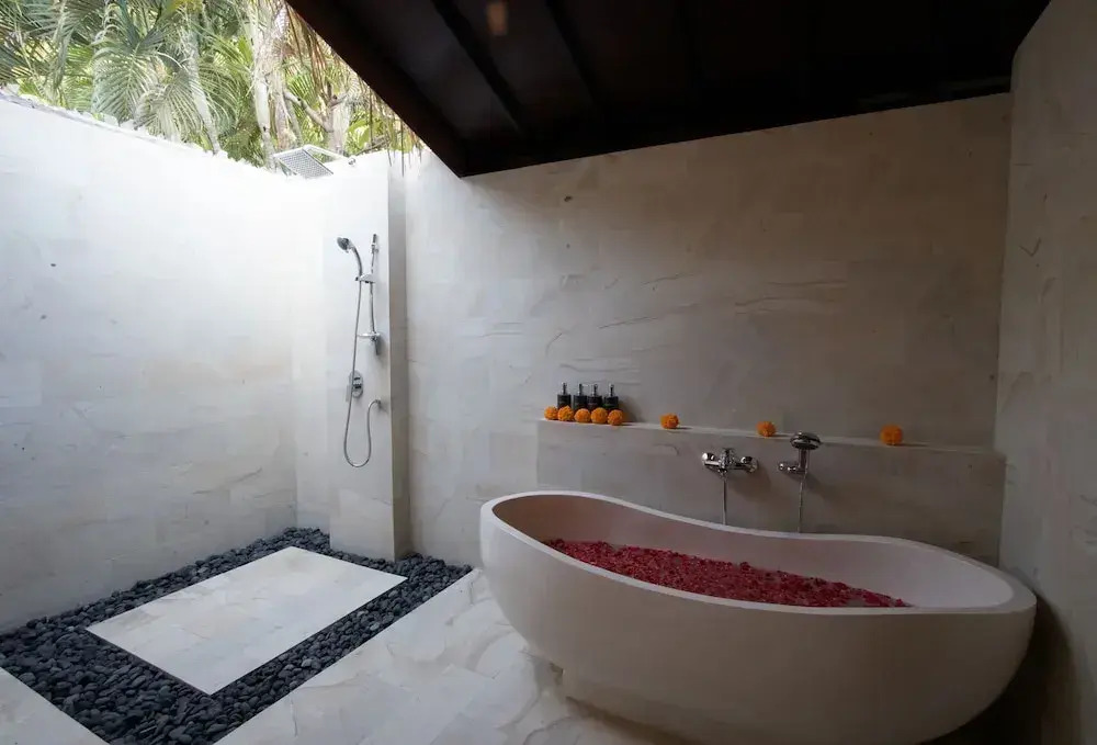 3 BR luxury beachfront with private pool