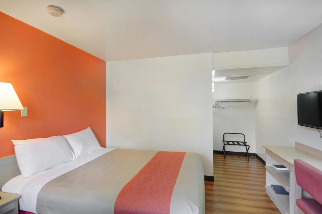 Motel 6-Wichita, KS - AIRPORT