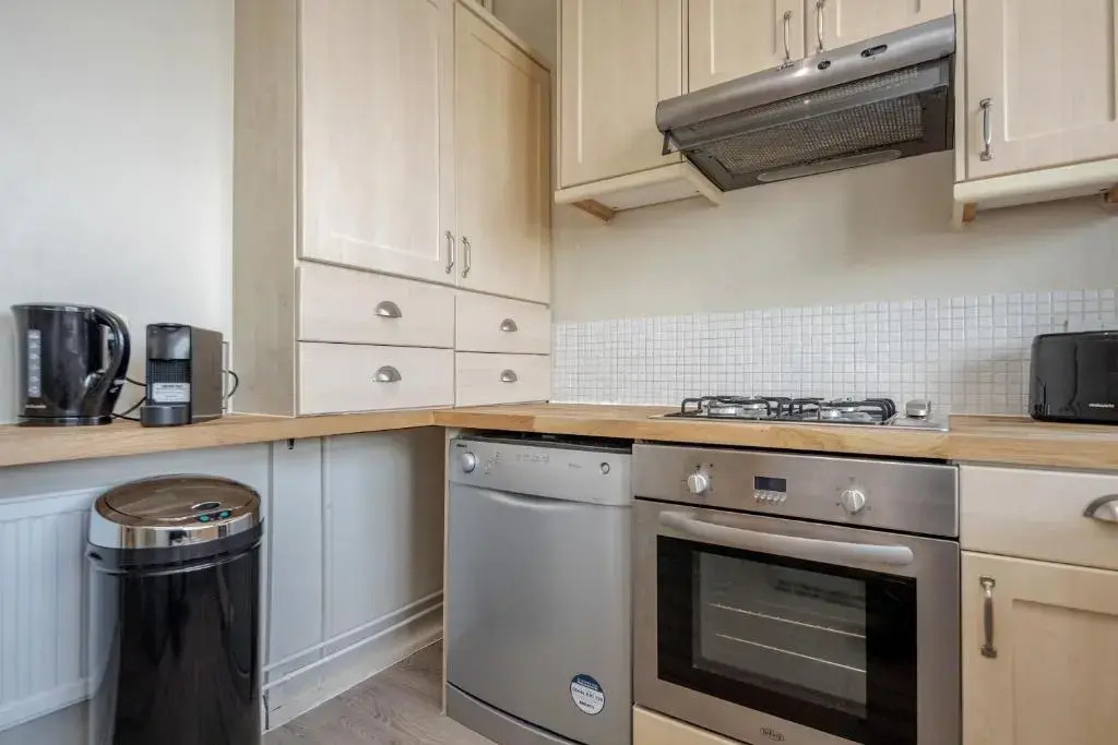 Perfect Location 2 Bed South Kensington Knightsbridge Chelsea with AC