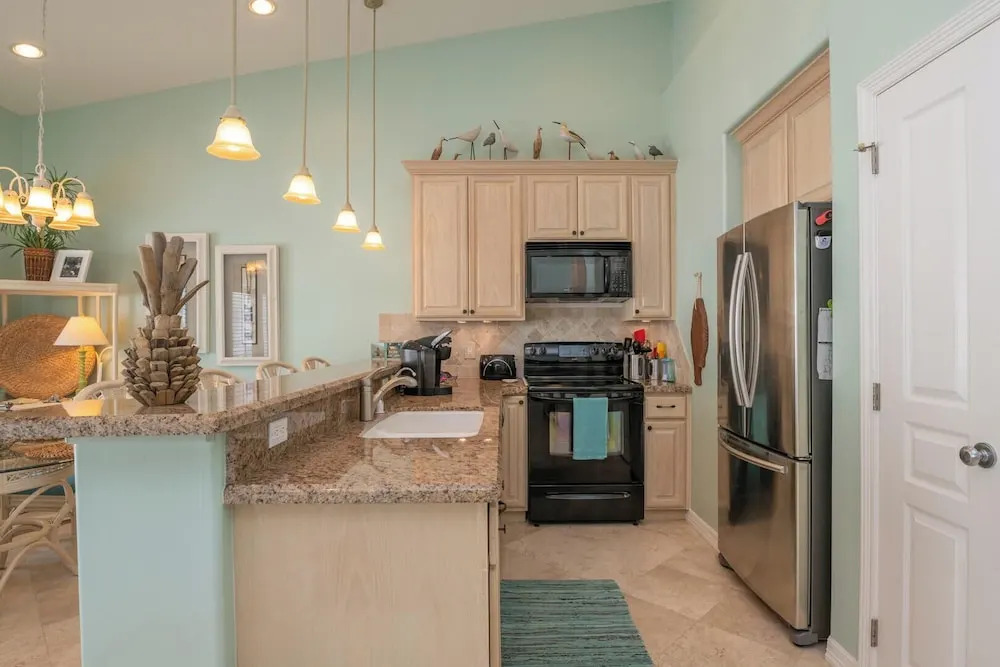 Large Condo Close to Beach With Semi-private Pool!