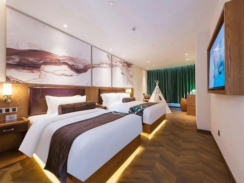 James Joyce Coffetel Hotel (Beijing Xiaohongmen subway station)