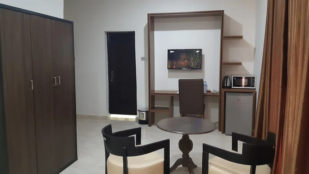 Отель Josto Apartment & Suites